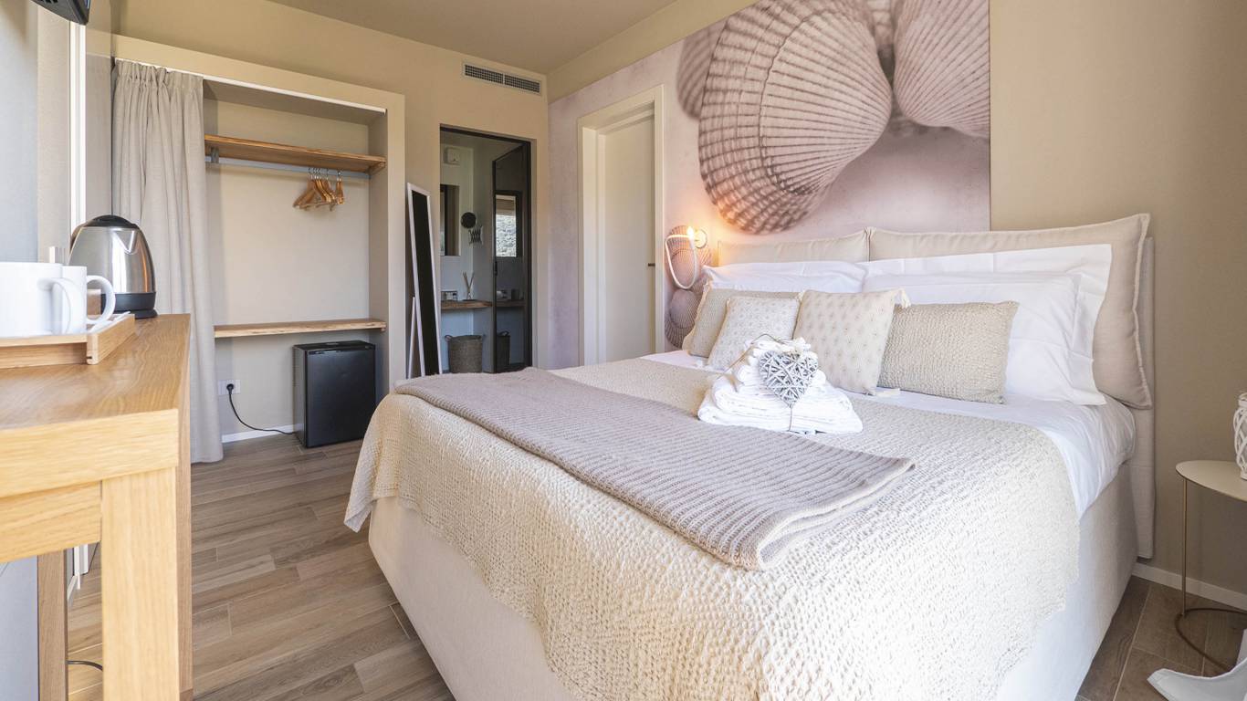 Agriturismo-Terre-degli-Angeli-Pietra-Ligure-Savona-four-roomed-flat-room-52